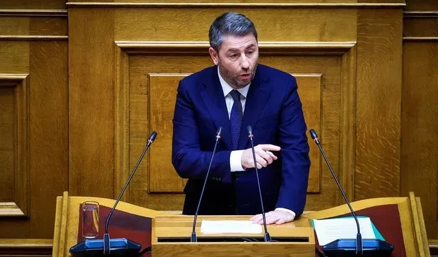 Παρέμβαση Ανδρουλάκη στη Βουλή: "Τι άλλο θα κάνει ο Μητσοτάκης για να γίνει αρεστός στον Τραμπ;"