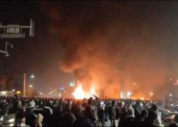 Ιράν: Μεγάλες αντικυβερνητικές διαδηλώσεις στην Τεχεράνη – «Θα χτυπήσουμε σκληρά το Ιράν αν σκοτωθούν διαδηλωτές» απειλεί ο Τραμπ