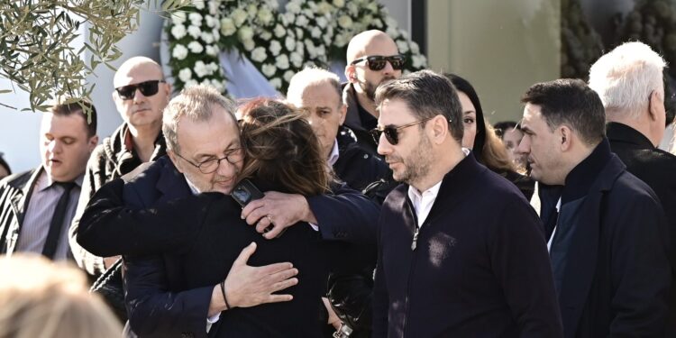 Συγκίνηση στο τελευταίο αντίο του Γιώργο Παπαδάκη στη Ριτσώνα