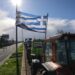 Οι αγρότες προετοιμάζονται για τη συνάντηση με τον πρωθυπουργό και ανοίγουν τους δρόμους