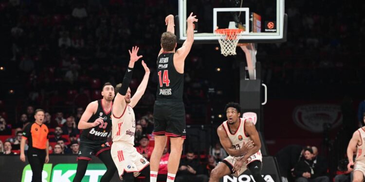 Euroleague: Με καλή εμφάνιση στο δεύτερο ημίχρονο ο Ολυμπιακός νίκησε στο ΣΕΦ με 95-80 τη Μπάγερν Μονάχου
