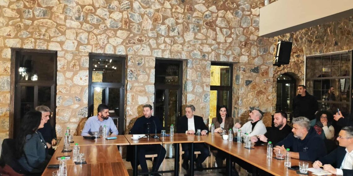 Συνάντηση Ανδρουλάκη με νέους επιχειρηματίες στη Φλώρινα: Η πράσινη μετάβαση «γίνεται με στρεβλό τρόπο» 