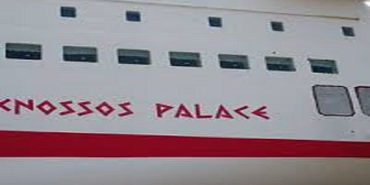 Μήλος: Το «Knossos» και «Festos Palace» δεν «έδεσαν» στο λιμάνι λόγω των θυελλωδών ανέμων - Ταλαιπωρία για 1641 επιβάτες