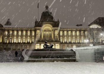 Σαρώνει τη δυτική Ευρώπη η κακοκαιρία «Γκορέτι»: Χιονοπτώσεις, θυελλώδεις άνεμοι και μεγάλα στις μεταφορές