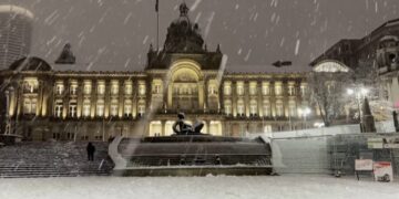 Σαρώνει τη δυτική Ευρώπη η κακοκαιρία «Γκορέτι»: Χιονοπτώσεις, θυελλώδεις άνεμοι και μεγάλα στις μεταφορές