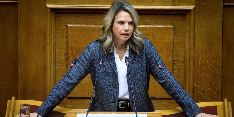 Επίκαιρη ερώτηση Μιλένας Αποστολάκη: "Η κυβέρνηση ανοίγει τον δρόμο για νέες αυθαίρετες αυξήσεις στα ασφάλιστρα υγείας"