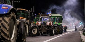 Αγροτικές κινητοποιήσεις: Προσέρχονται στον διάλογο οι αγρότες - Ανοίγουν οι δρόμοι, δεν αποσύρονται τα τρακτέρ