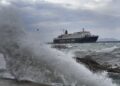 Απαγορευτικά στα λιμάνια και ματαιώσεις ακτοπλοϊκών δρομολογίων λόγω των ισχυρών ανέμων