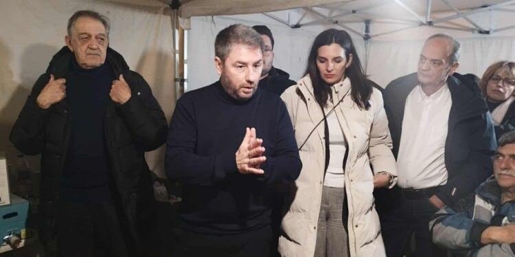 Νίκος Ανδρουλάκης στο μπλόκο της Σιάτιστας: "Αν δεν δοθούν λύσεις για το κόστος παραγωγής, προοπτική για την Περιφέρεια δεν υπάρχει"