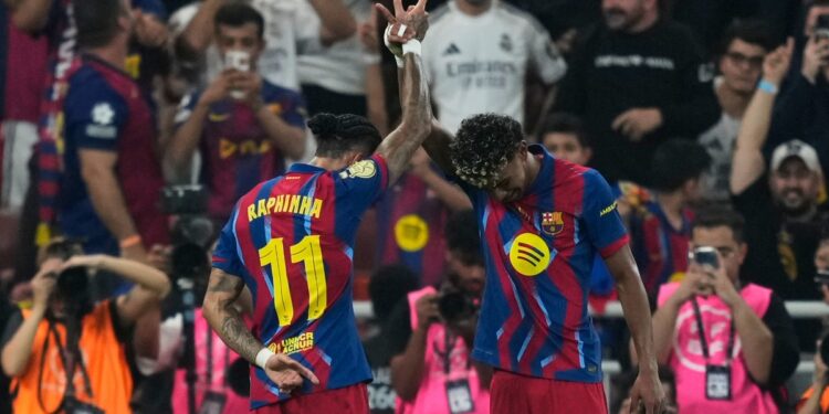 Σούπερ Καπ Ισπανίας: H Μπαρτσελόνα κέρδισε τη Ρεάλ Μαδρίτης 3-2 σε ένα χορταστικό ματς και σήκωσε το κύπελο