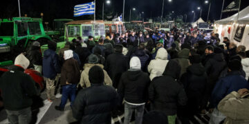 Στον «αέρα» η συνάντηση Μητσοτάκη με τους αγρότες - Η κυβέρνηση κατηγορεί "μια μικρή μειοψηφία" που τίναξε τον διάλογο στον αέρα