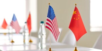 Απάντηση της Κίνας στον Τραμπ για τη Γροιλανδία: "Οι ΗΠΑ να μην χρησιμοποιούν άλλες χώρες ως δικαιολογία για δικές τους επιδιώξεις"