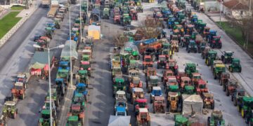 Κυβέρνηση για το ναυάγιο της συνάντησης με τους αγρότες: "Σε περίπτωση κλιμάκωσης θα επιληφθούν οι αρχές"