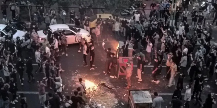 Απάντηση του Ιράν στις απειλές Τραμπ: «Είμαστε έτοιμοι για πόλεμο, αλλά και για διάλογο»