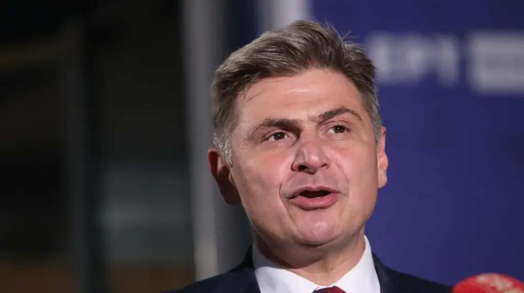 Νικόλας Φαραντούρης: «Μην προεξοφλεί κανείς τη συμμετοχή μου πουθενά»