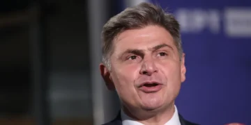 Νικόλας Φαραντούρης: «Μην προεξοφλεί κανείς τη συμμετοχή μου πουθενά»