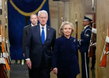 ΗΠΑ: Μπιλ και Χίλαρι Κλίντον αρνήθηκαν να καταθέσουν στο Καπιτώλιο για την υπόθεση Έπσταϊν