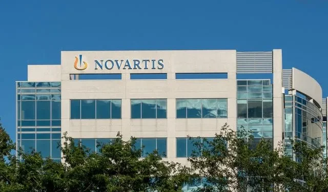 Υπόθεση Novartis: 28 και 25 μήνες φυλάκιση με αναστολή στους “Κελέση” και “Σαράφη” για ψευδή καταμήνυση και της ψευδή κατάθεση