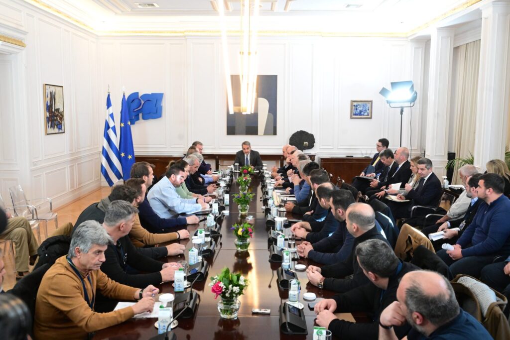 Ανακοίνωση ΠΑΣΟΚ: "Ο πρωθυπουργός παρουσίασε στους αγρότες ένα έωλο «success story» – Δεν άκουσαν λύσεις αλλά τις ίδιες υποσχέσεις ξανά"