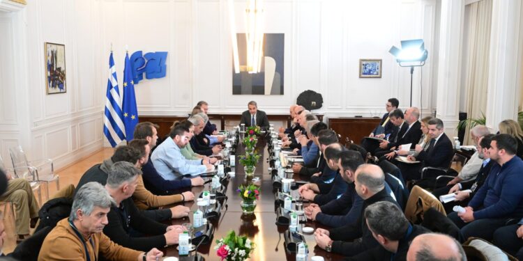 Ανακοίνωση ΠΑΣΟΚ: "Ο πρωθυπουργός παρουσίασε στους αγρότες ένα έωλο «success story» – Δεν άκουσαν λύσεις αλλά τις ίδιες υποσχέσεις ξανά"