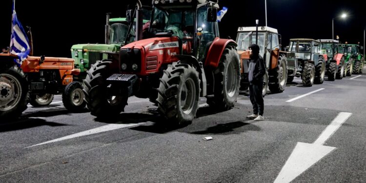 Αγροτικές κινητοποιήσεις: «Ναι» στον διάλογο αποφάσισαν οι «σκληροί» των μπλόκων – Οι όροι που θέτει η κυβέρνηση και η πιθανή ημερομηνία