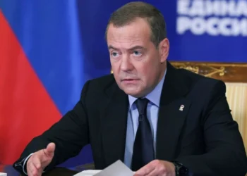 Ειρωνική δήλωση Μεντβέντεφ: «Τραμπ κινήσου γρήγορα γιατί οι Γροιλανδοί μπορεί να επιλέξουν την Ρωσία»