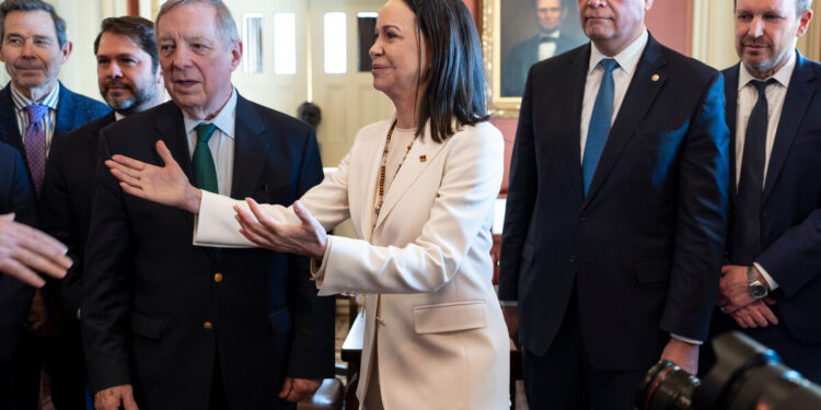 Η Μαρία Κορίνα Ματσάδο προσέφερε στον Τραμπ το Νόμπελ Ειρήνης που της είχε απονεμηθεί τον Δεκέμβριο