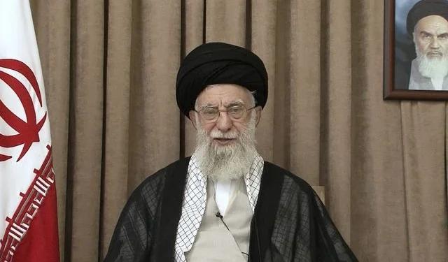 Αλί Χαμενεΐ: “Εγκληματίας ο Τραμπ, υπεύθυνος για τον θάνατο χιλιάδων Ιρανών”