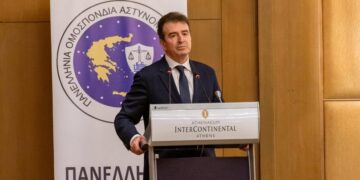 Μ. Χρυσοχοΐδης στην  κοπή της πρωτοχρονιάτικης πίτας της Πανελλήνιας Ομοσπονδίας Αστυνομικών Υπαλλήλων: «Συνεχίζουμε με αφοσίωση και σχέδιο, για να κάνουμε την ΕΛΑΣ ακόμη πιο αποτελεσματική και πιο κοντά στην κοινωνία»