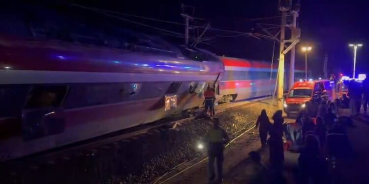 Εκτροχιασμός και σύγκρουση δύο τρένων στην Ισπανία – Τουλάχιστον 21 νεκροί και 100 τραυματίες