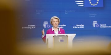 Ανάρτηση Ούρσουλας φον ντερ Λάιεν: "Aδιαμφισβήτητος σεβασμός στην κυριαρχία της Γροιλανδίας"