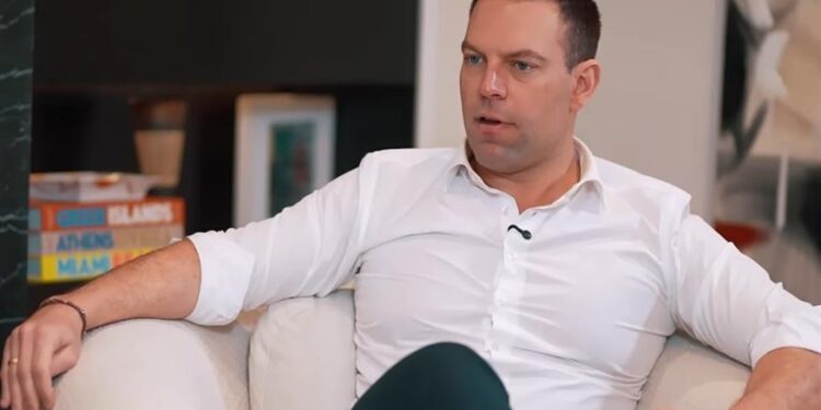 Στέφανος Κασσελάκης στο Κρήτη TV: "Υπάρχουν πολλοί γκέι στην κυβέρνηση που κρύβονται από φόβο για την εικόνα τους"