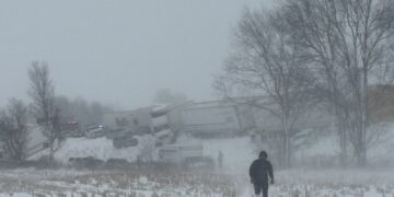 ΗΠΑ: Τεράστια καραμπόλα 100 αυτοκινήτων στο Μίσιγκαν λόγω σφοδρής χιονόπτωσης – Πολλοί τραυματίες