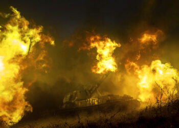 Ουκρανία: Ένας τραυματίας, διακοπές ρεύματος και νερού από ρωσική επίθεση με drones και πυραύλους στο Κίεβο