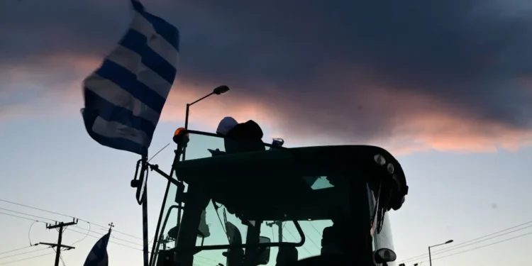 Αποχωρούν οι αγρότες από τα μπλόκα - Ανοιχτό παραμένει το ενδεχόμενο για συλλαλητήρια, ίσως και στην Αθήνα