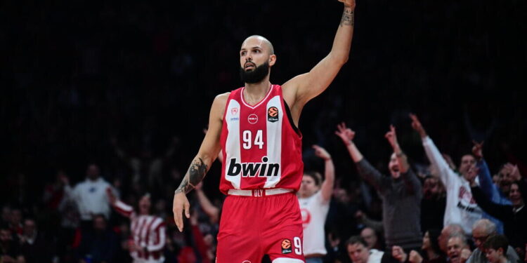 Euroleague: Ο Ολυμπιακός νίκησε την Μακάμπι Τελ Αβίβ με 100-93 και έφτασε στην τρίτη σερί νίκη