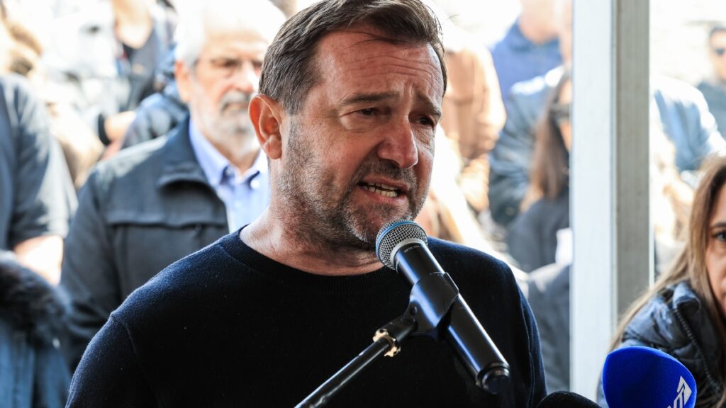 Νίκος Πλακιάς κατά Γεωργιάδη: «Στην Ισπανία ψάχνουν ακόμα επιζώντες, εσείς μπαζώσατε»