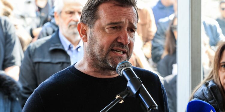 Νίκος Πλακιάς κατά Γεωργιάδη: «Στην Ισπανία ψάχνουν ακόμα επιζώντες, εσείς μπαζώσατε»