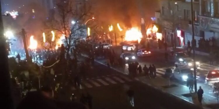 Συνεχίζονται οι αντικυβερνητικές διαδηλώσεις στο Ιράν - Πάνω από 3.000 οι νεκροί