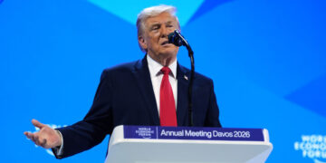 Ο Ντόναλντ Τραμπ, μετά τη συνάντηση με τον γγ του ΝΑΤΟ, ανακοίνωσε πλαίσιο «μελλοντικής συμφωνίας» για την Γροιλανδία