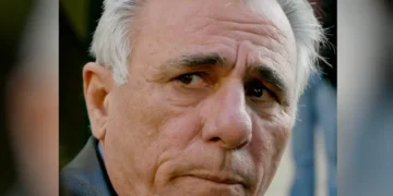 Πέθανε ο δημοσιογράφος Σπύρος Καρατζαφέρης