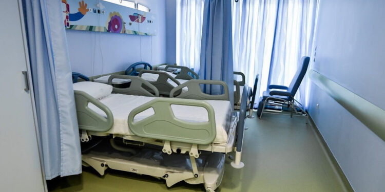 Διασωληνωμένη με εγκεφαλίτιδα 6χρονη που εισήχθη στο παίδων με γρίπη