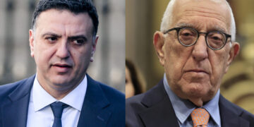 Ενόχληση Κακλαμάνη για την πρόταση Κικίλια για την υιοθεσία του παιδιού του λιμενικού που σκοτώθηκε – «Να κοιτάζει τη δουλειά του»