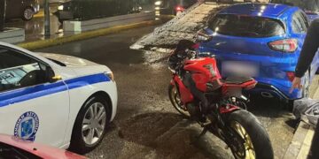 22χρονος οδηγούσε επικίνδυνα μηχανή μεγάλου κυβισμού χωρίς να έχει δίπλωμα και βιντεοσκοπούσε τη «δράση» του