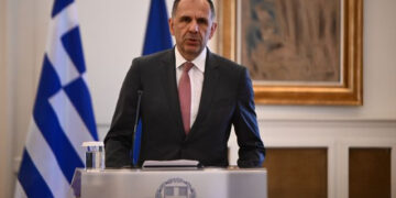 Συνέντευξη Γεραπετρίτη στον Εθνικό κήρυκα για το Συμβούλιο Ειρήνης: "Υπέρ των πρωτοβουλιών που προωθούν την ειρήνη"