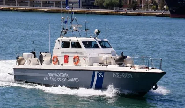 Ναυάγιο στην Ικαρία: Εντοπίστηκαν χωρίς τις αισθήσεις τους ένα αγοράκι και μία γυναίκα