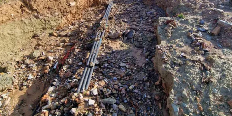 Σφοδρή κόντρα ΔΕΔΔΗΕ - δήμαρχου Γλυφάδας για τις επικίνδυνες εικόνες μετά την κακοκαιρία