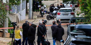 Ο πατροκτόνος της Γλυφάδας είχε σκοτώσει με τον ίδιο τρόπο και τη μητέρα του – Είχε φυλακιστεί για 4 χρόνια και μετά αφέθη ελεύθερος