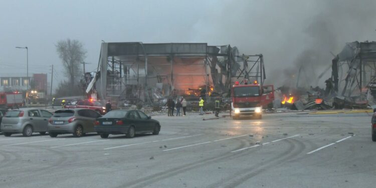 Τρίκαλα: Νεκρές τέσσερις εργαζόμενες από την έκρηξη στο εργοστάσιο της μπισκοτοβιομηχανίας «Βιολάντα» – Μία αγνοούμενη