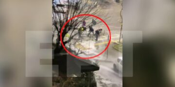 Εργατικό ατύχημα με τέσσερις τραυματίες από αγωγό της ΕΥΑΘ που έσπασε στη Θεσσαλονίκη